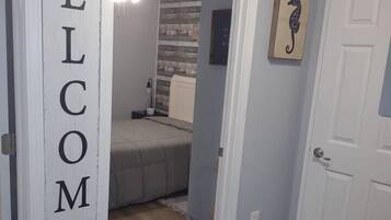 2 habitaciones, tabla de planchar con plancha, wifi y ropa de cama