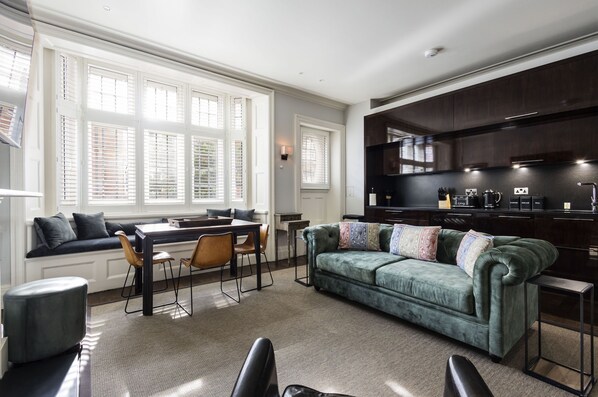 Apartment, Smoking | 1 bedroom - The Berkeley Square Suite (London)