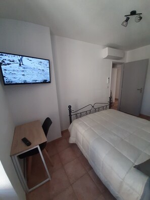 3 bedrooms, iron/ironing board, WiFi