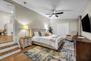 4 quartos, ferros/tábuas de passar roupa, berço de viagem