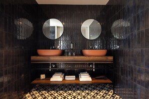Junior Suite | Bilik Mandi | Pancuran mandi, kelengkapan dandanan diri percuma, pengering rambut 