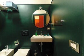 Hårføner, håndklær, såpe og toalettpapir