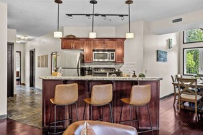 Fridge, microwave, stovetop, dishwasher