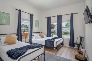 4 chambres, fer et planche à repasser, Wi-Fi, draps fournis