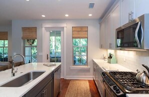 House, Multiple Beds (Cypress Cottage) | Private kitchen