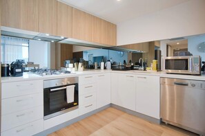 Fridge, microwave, oven, stovetop