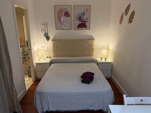 Dubbelrum - privat badrum | Skrivbord, strykjärn/strykbräda och gratis wi-fi