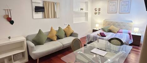 Triple Room, Shared Bathroom | Desk, iron/ironing board, free WiFi