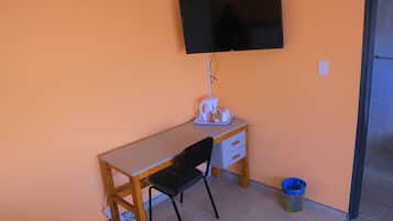 Double Room | Desk, laptop workspace, iron/ironing board, free WiFi