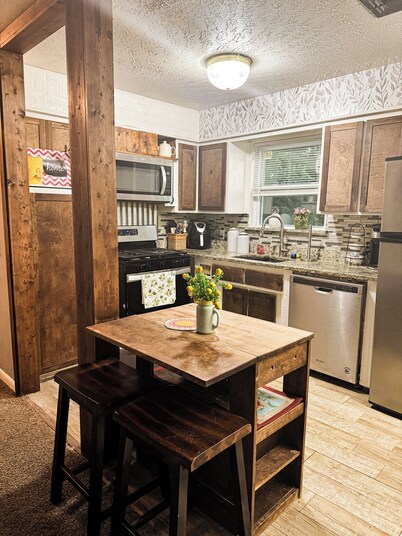 Peace and Sunshine I 3-bedroom house I WiFi I AC I Midwest City