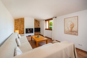 Televisie en een open haard