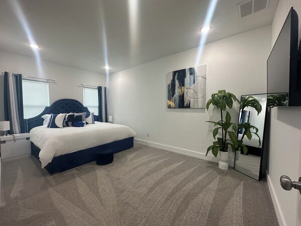 3 bedrooms, desk, iron/ironing board, travel cot