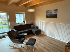 Televisie, videospelletjes, een tafeltennistafel en een stereo