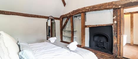 3 bedrooms, individually decorated, individually furnished, free WiFi