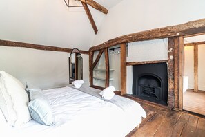 3 bedrooms, individually decorated, individually furnished, free WiFi