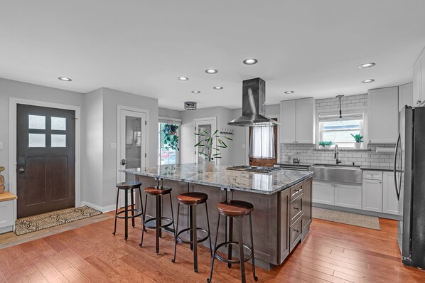 Fridge, microwave, dishwasher, coffee/tea maker