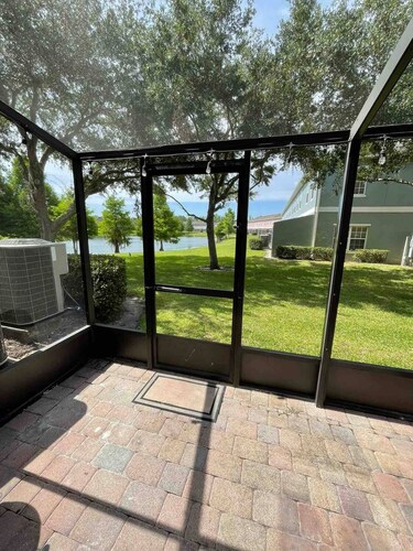 Beautifully furnished 4 bedroom 2 1/2 bathroom. Close to theme parks.