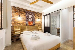 4 bedrooms, iron/ironing board, WiFi, bed sheets