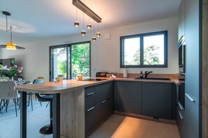Fridge, microwave, oven, dishwasher