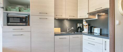 冰箱、微波炉、洗碗机、茶具/咖啡用具