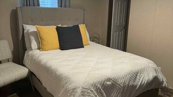 3 dormitoris, planxa i posts de planxar, wifi i roba de llit