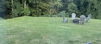 Welcome to The Hideaway! Cozy 3-bedroom home with WiFi, AC in charming Piedmont!