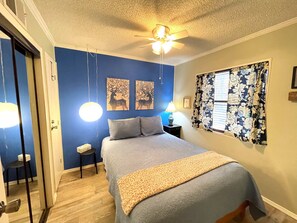 1 bedroom, bed sheets - Cozy Creek Condo (Ruidoso)