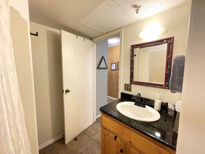 Shower - Cozy Creek Condo (Ruidoso)