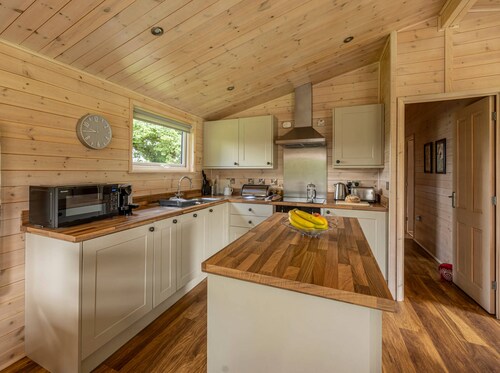 Dog friendly Kingfisher Lodge Riverdale located in Yorkshire