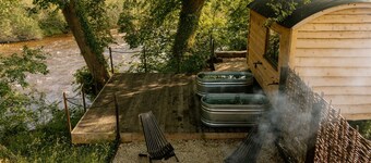 Dog friendly Kingfisher Lodge Riverdale located in Yorkshire