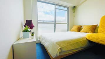 1 chambre, fer et planche à repasser, draps fournis