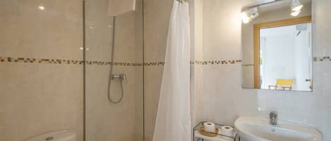 Dusche, Haartrockner, Handtücher