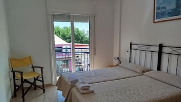 1 habitación, tabla de planchar con plancha, wifi y ropa de cama