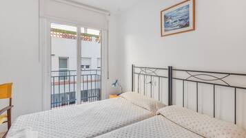 1 slaapkamer, een strijkplank/strijkijzer, wifi, beddengoed