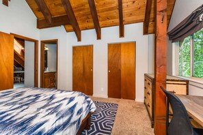 3 bedrooms, desk, iron/ironing board, WiFi