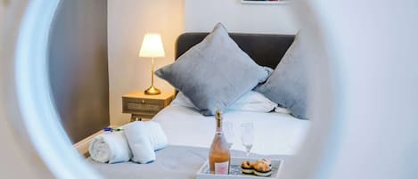 3 bedrooms, desk, iron/ironing board, WiFi