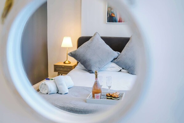 3 bedrooms, desk, iron/ironing board, WiFi