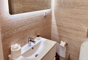 Shower, hair dryer, towels - Best Location Lagos Central Apartment (Lagos)
