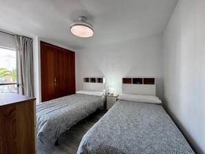 Appartement | 2 chambres, ameublement personnalisé, fer et planche à repasser