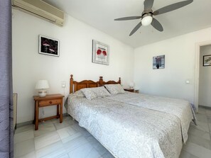 Apartment | 2 bedrooms, individually furnished, iron/ironing board, bed sheets