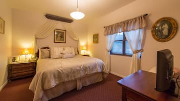 Superior Suite, 1 King Bed, Non Smoking, Kitchenette