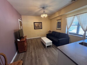 Family Suite, 1 King Bed with Sofa bed, Non Smoking, Kitchenette | Living room