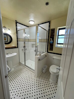 Bathroom - Boutique Retreat in Wine & Gold Country (Placerville)