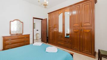 2 habitaciones, tabla de planchar con plancha, wifi y ropa de cama