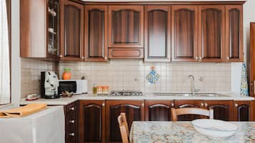 Fridge, microwave, stovetop, coffee/tea maker