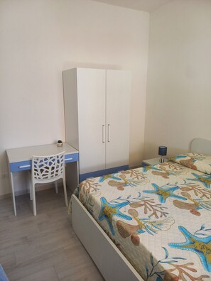 1 bedroom, bed sheets
