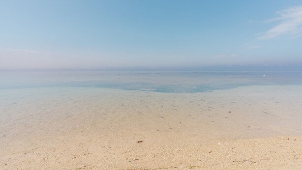 A beach with clear water and a sandy shore. - Holiday Home 'Casa Damari-Beachfront' with Sea View and Private Terrace (Petrosino)