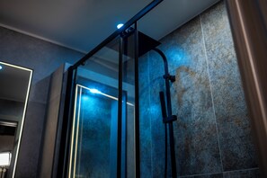 Shower, hair dryer, bidet, towels - In the heart of Salerno (Salerno)