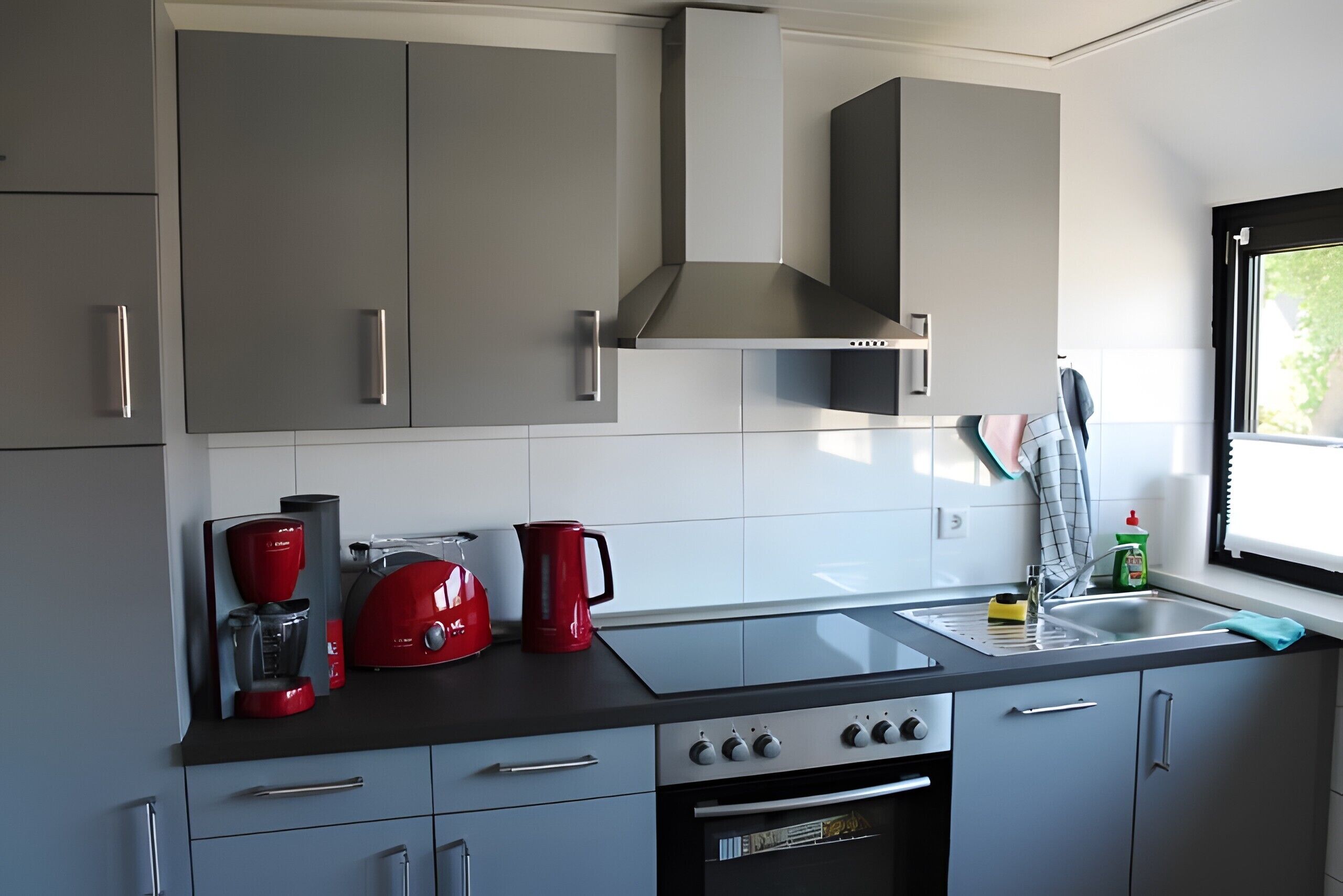 冷蔵庫、オーブン、コンロ、食器洗い機