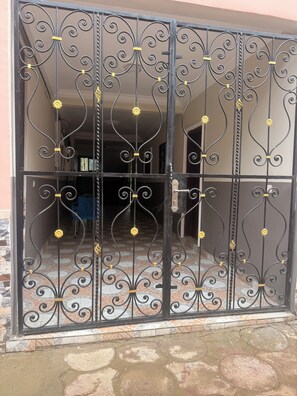 تفاصيل الفندق من الخارج